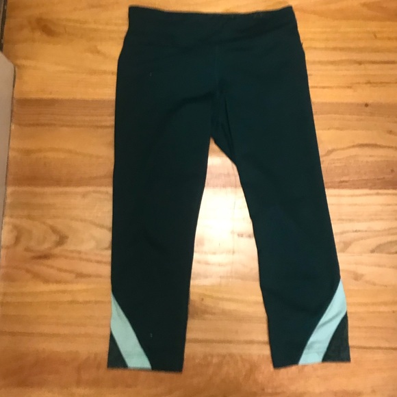 EUC Under Armour Green Cropped Leggings - Picture 4 of 4